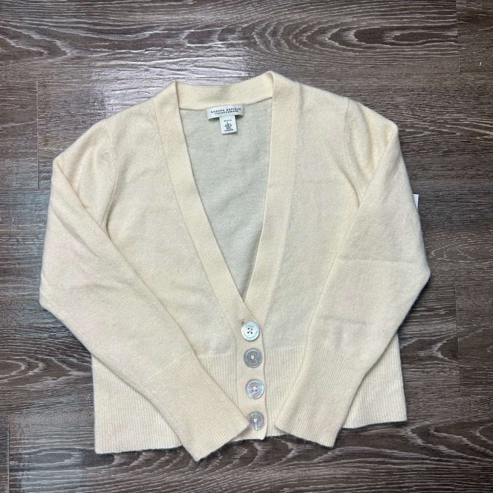 Banana Republic Cashmere Cardigan Cream with Abalone Buttons Size Petite Large